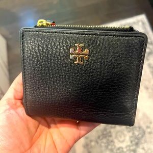 Tory Burch Leather Wallet. Black